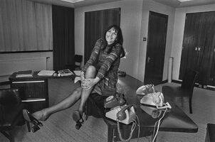 Julia Morley dans son bureau, Royaume-Uni, le 8 avril 1974.jpg Julia Morley dans son bureau, Royaume-Uni, le 8 avril 1974.jpg
