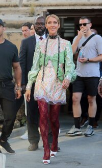 Celine-Dion---Attending-a-photo-shooting-in-the-streets-of-Paris-19.jpg