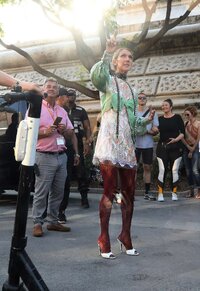 Celine-Dion---Attending-a-photo-shooting-in-the-streets-of-Paris-04.jpg