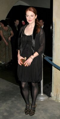 Julianne Moore-First Night of 'The Vertical Hour' play - 30.11.2006.jpeg