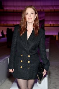 Julianne Moore-Tom Ford Fashion Show 12.09.2021-5.jpg