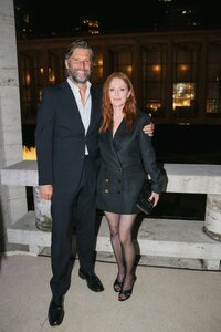Julianne Moore-Tom Ford Fashion Show 12.09.2021-1.jpg
