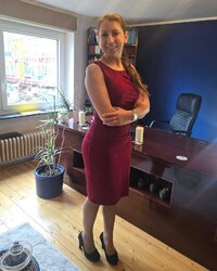 Der einzige Mensch, der dich aufhalten kann, bist du selbst.#Red #reddress #ootd #inspo #busin...jpg